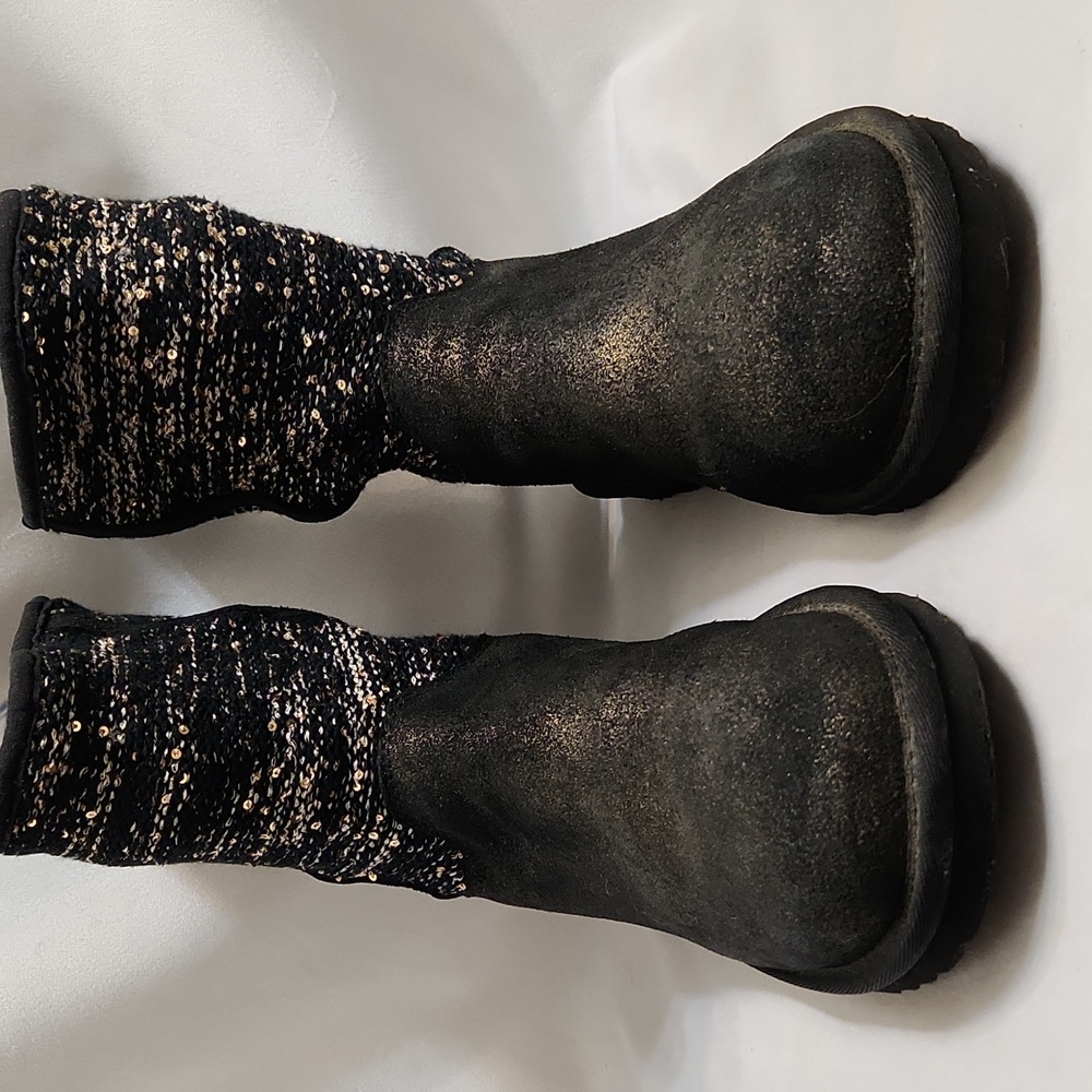 UGG Lyla Black and Gold Metallic Sequins Knit Sparkle boots (W Size 7)
